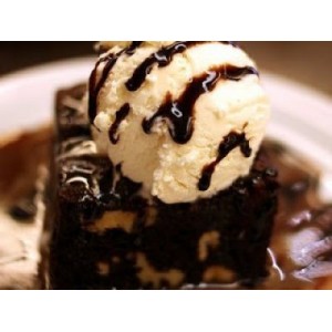 Brownie de chocolate con helado